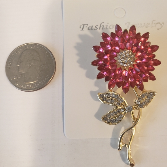 Elegant Cranberry Pink Flower Brooch - Picture 4 of 4